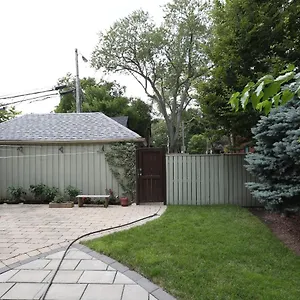  Bed & Breakfast Phoebe Wang Canada