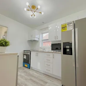  Guest house 2b With Parking, 10km To Downtown Canada
