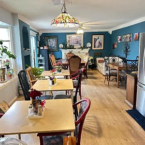  Homestay The Charming Hide-Out